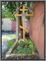 Крест в память погребенных при Успенско-Ахтырской церкви